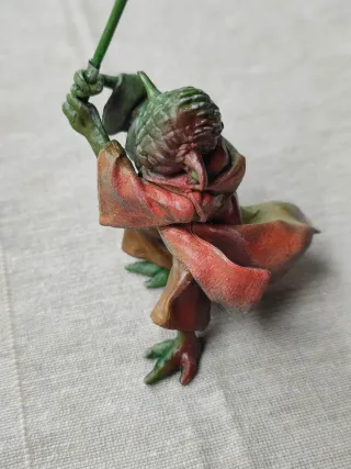 Figura Yoda pintada a mano