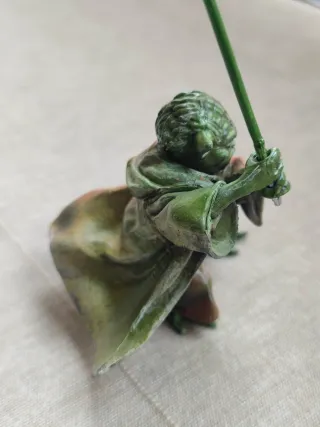 Figura Yoda pintada a mano
