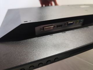 Monitor LED 27 pollici