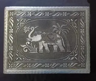 Joyero Indú de Madera y Metal Repujado