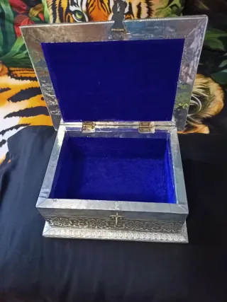 Joyero Indú de Madera y Metal Repujado