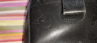 Botas de bombero negras con detalles amarillos