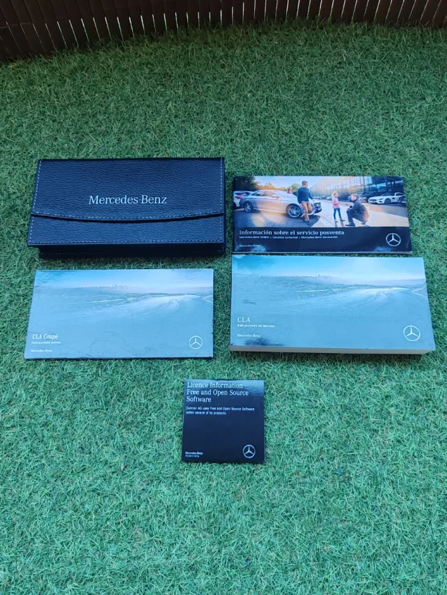 Portadocumentos y manuales Mercedes-Benz CLA