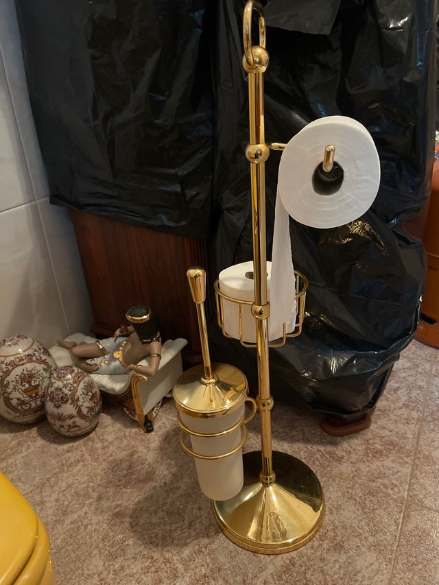 Elegante juego accesorios baño dorado