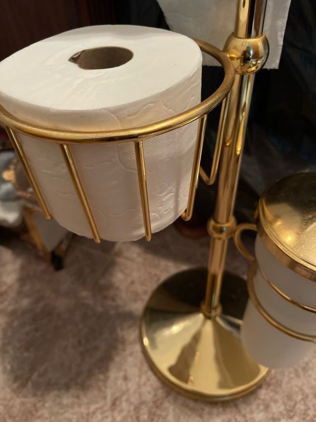 Elegante juego accesorios baño dorado