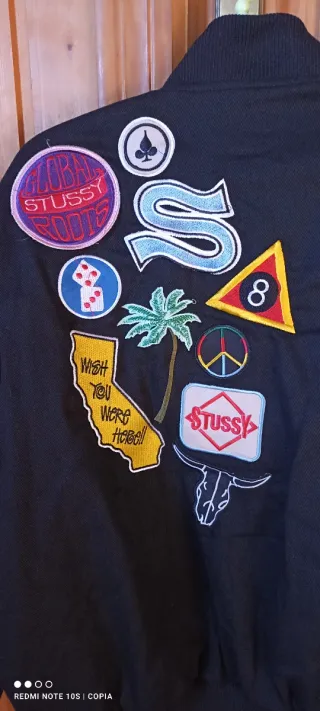 Cazadora Bomber Negra con Parches