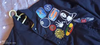 Cazadora Bomber Negra con Parches