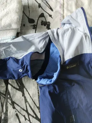 Chubasquero Columbia azul morado y azul claro