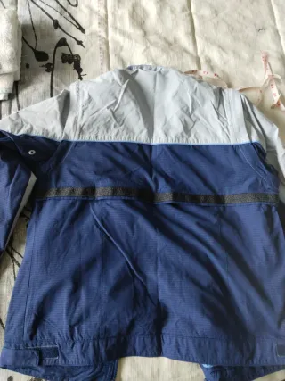 Chubasquero Columbia azul morado y azul claro