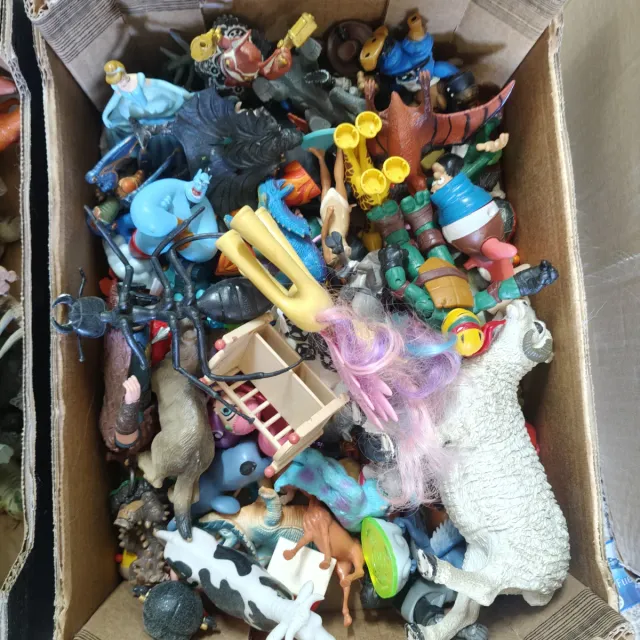 Lote de muñecos variados