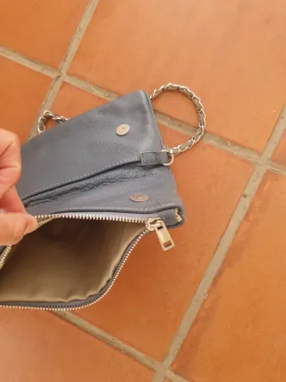 Bolso de piel  con cadena