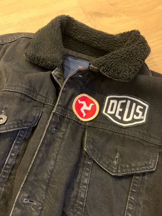 Cazadora borrego Deus Ex Machina negra