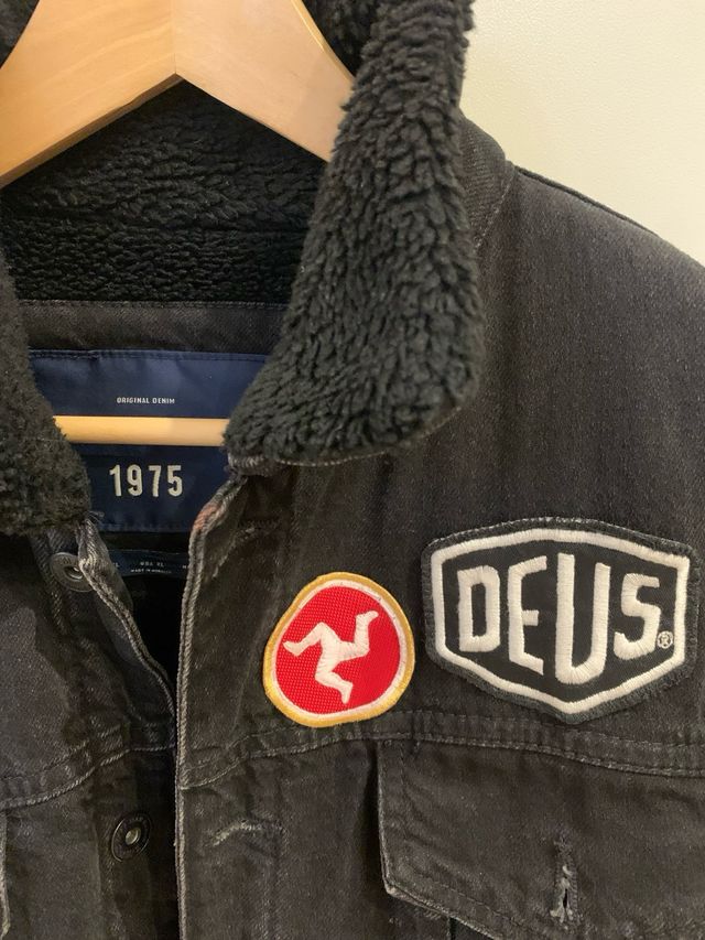 Cazadora borrego Deus Ex Machina negra