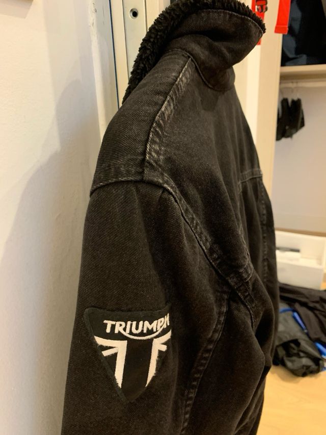 Cazadora borrego Deus Ex Machina negra