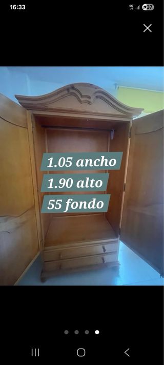 Armario de madera marrón