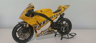 Maqueta Moto Valentino Rossi Yamaha Aniversario