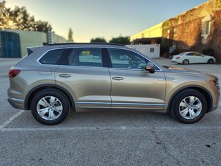 Volkswagen Touareg 2019, 3.0 TDI Premium Terrain