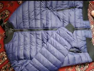 Chaqueta bomber azul marino acolchada