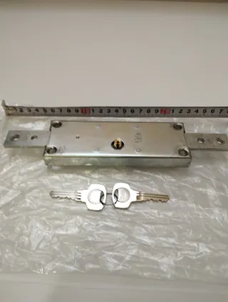 Cerradura Yale con 2 llaves