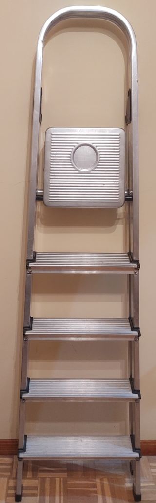 Escalera aluminio 4 peldaños