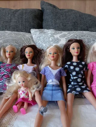 Lote 9 Muñecas. Todas con su ropa. Muy buen estado