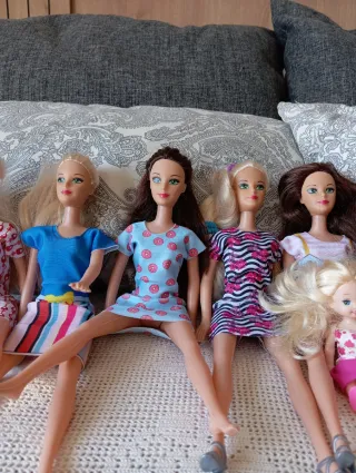 Lote 9 Muñecas. Todas con su ropa. Muy buen estado