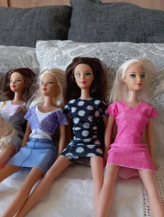 Lote 9 Muñecas. Todas con su ropa. Muy buen estado