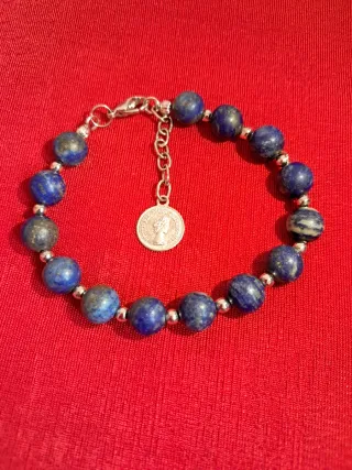 Pulsera hecho de piedras naturales lapislázuli y p