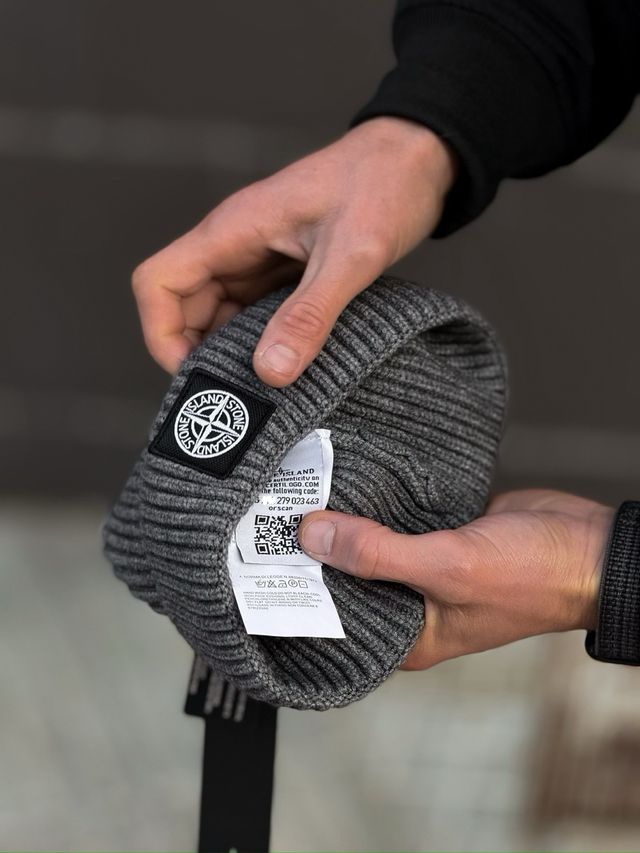 Gorro de lana Stone Island gris