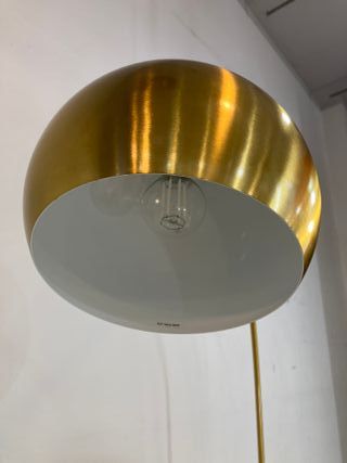 Lampada da terra telescopica con tavolino marmo