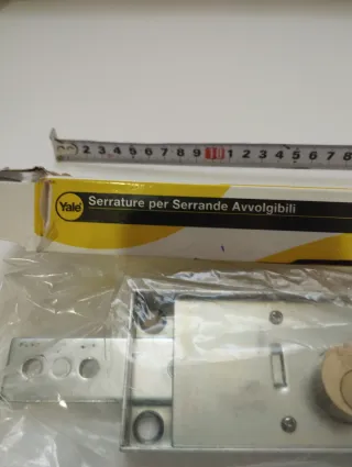 Cerradura Yale para persianas sin estrenar