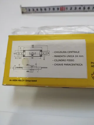 Cerradura Yale para persianas sin estrenar