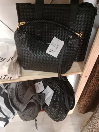 Bolso negro tejido