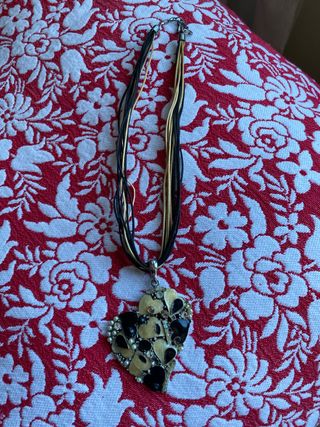 Collar corazón negro y dorado