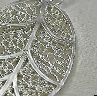 Colgante hoja plateado filigrana