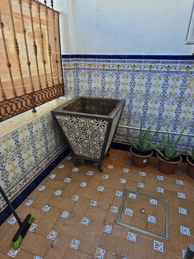 Macetero de cerámica y metal hecho a mano