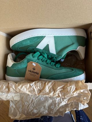 Zapatillas Victoria Verdes y Blancas