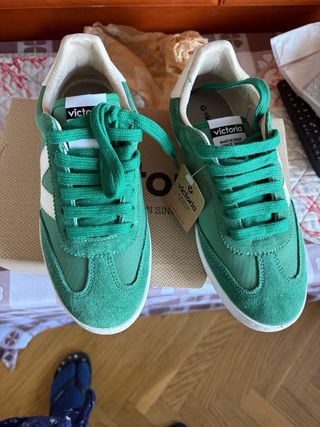 Zapatillas Victoria Verdes y Blancas