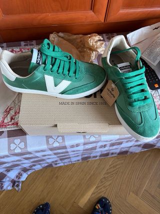 Zapatillas Victoria Verdes y Blancas