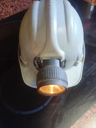 Casco de obra con frontal Petzl + linterna regalo