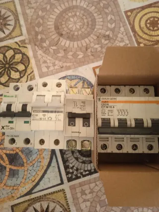 Magnetotérmicos Varios (Moeller, Simon, Siemens)