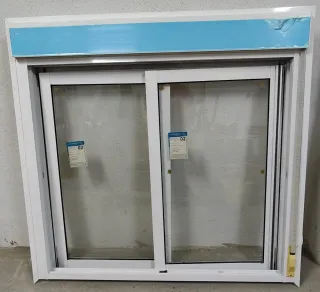 Ventana corredera blanca