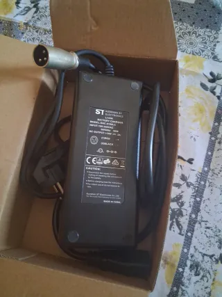 Caricabatterie Elettrica ST Electronics