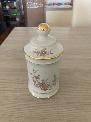 Barattolo in porcellana decorato oro