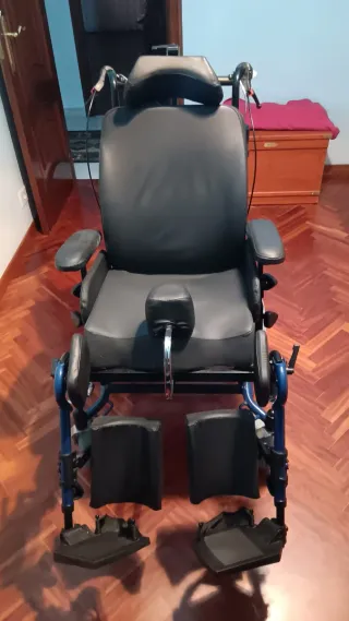 Silla de ruedas con todos los accesorios múltiples