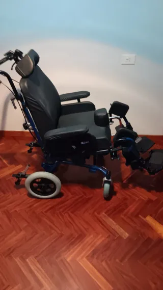 Silla de ruedas con todos los accesorios múltiples