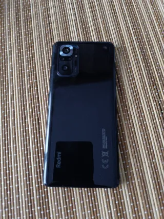 Xiaomi Redmi Note 10 Pro Nero e rosso e Redmi Note 8 Pro