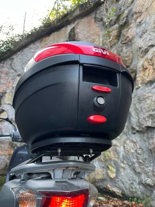 Baúl de moto Givi