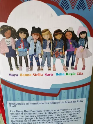 Muñeca Ruby Red y conjunto