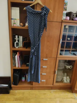 Mono azul de lunares blancos